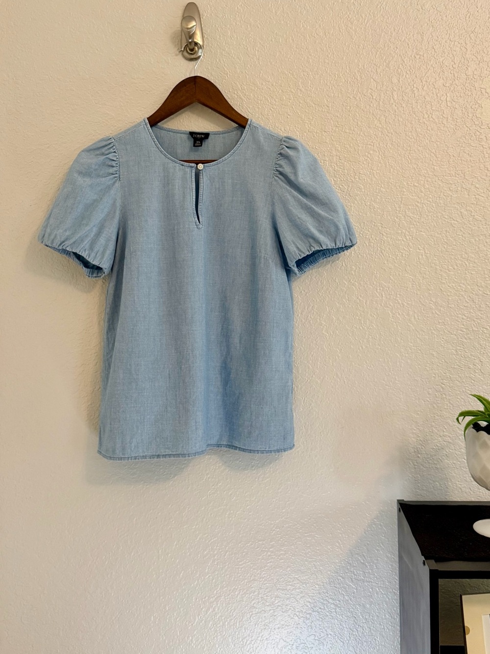 J.Crew XS Light Blue Chambray Puff Sleeve Blouse Short Sleeve Keyhole